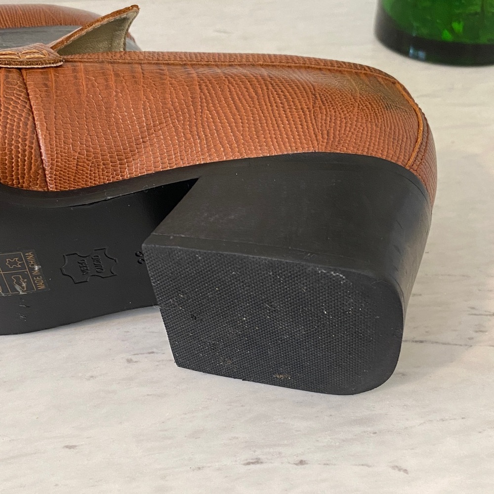 Elegant Tan Crocodile Pattern Platform Shoes - image 9